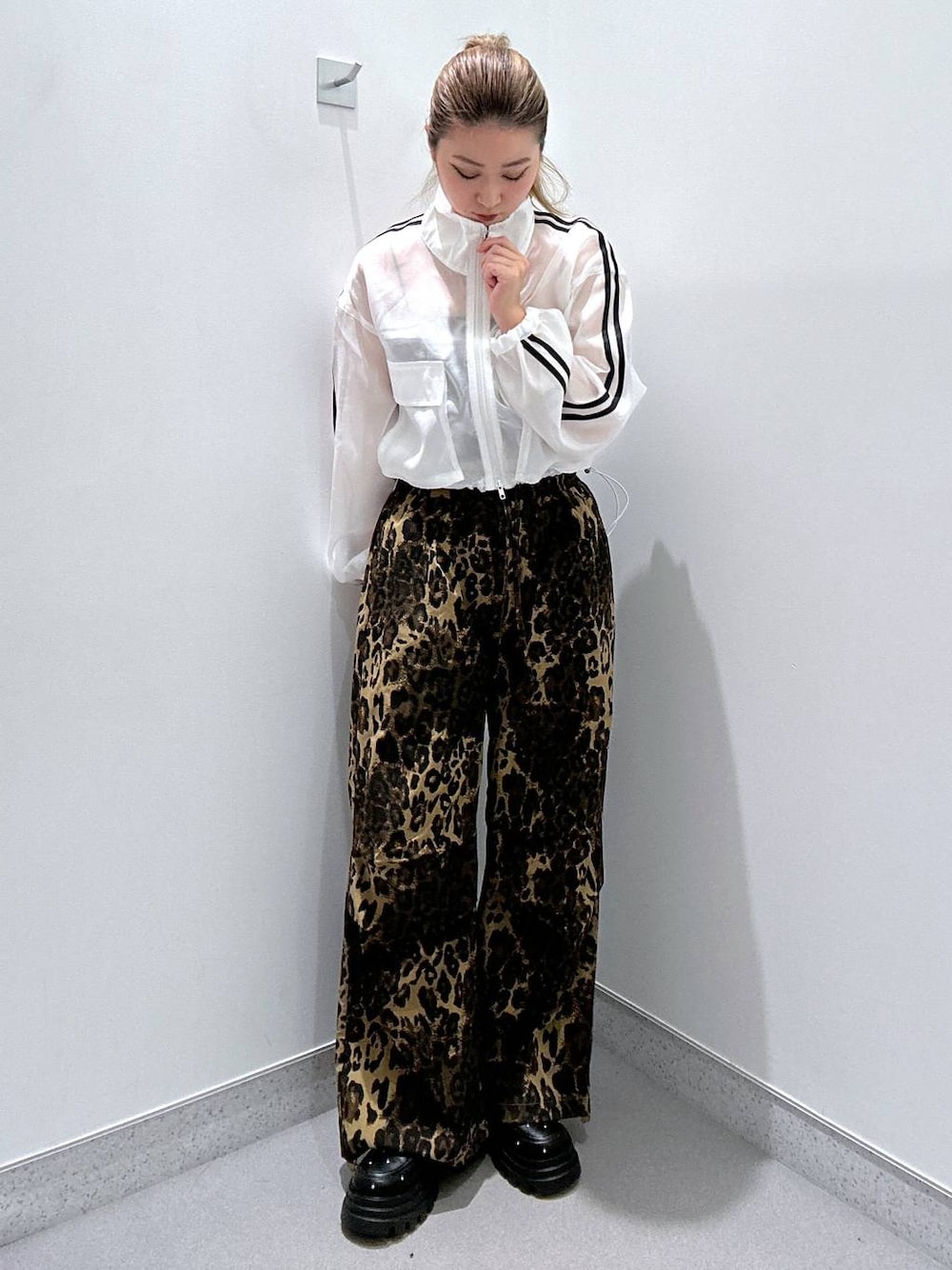 「高身長、体型カバー、着痩せ、FOREVER 21、カジュアルコーデ、カジュアル、スポーティ、厚底シューズ、ローファー」｜「FOREVER 21の【2025SS】スタッズローファー（ローファー、ブラック系）」を使った、ya166ayさん（レディース・166cm）の春コーディネートの1枚目の写真