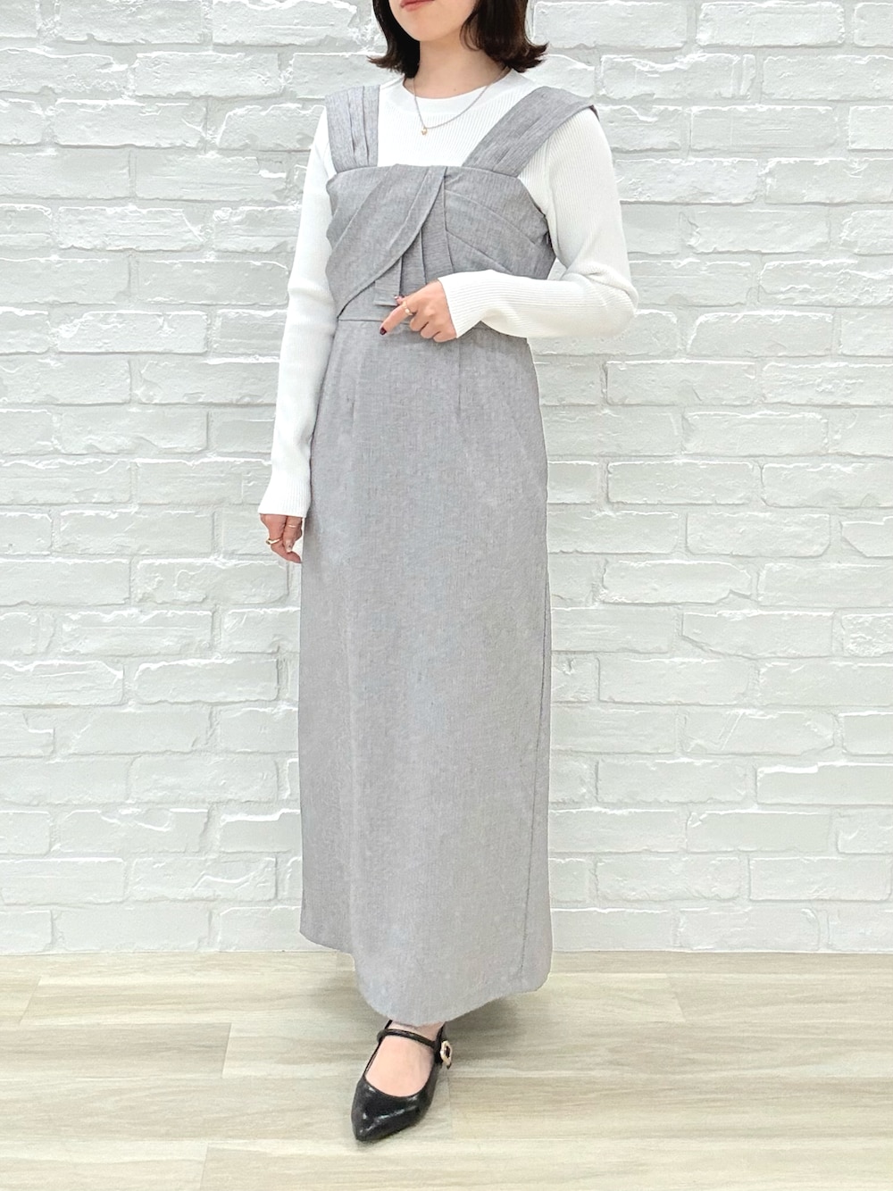 「MISCH MASCH、mischmasch、ミッシュマッシュ、春服コーデ、キレイめ、着回しコーデ、大人かわいい、オトナ女子、ワンピーススタイル、フェミニン、きれいめカジュアル、ドッキングワンピ、低身長コーデ」｜「MISCH MASCHの2025春夏新作 リボン風ジャンスカニットドッキングワンピ（ワンピース、ホワイト系）」を使った、MISCHMASCH ECさん（レディース・150cm）の冬コーディネートの1枚目の写真