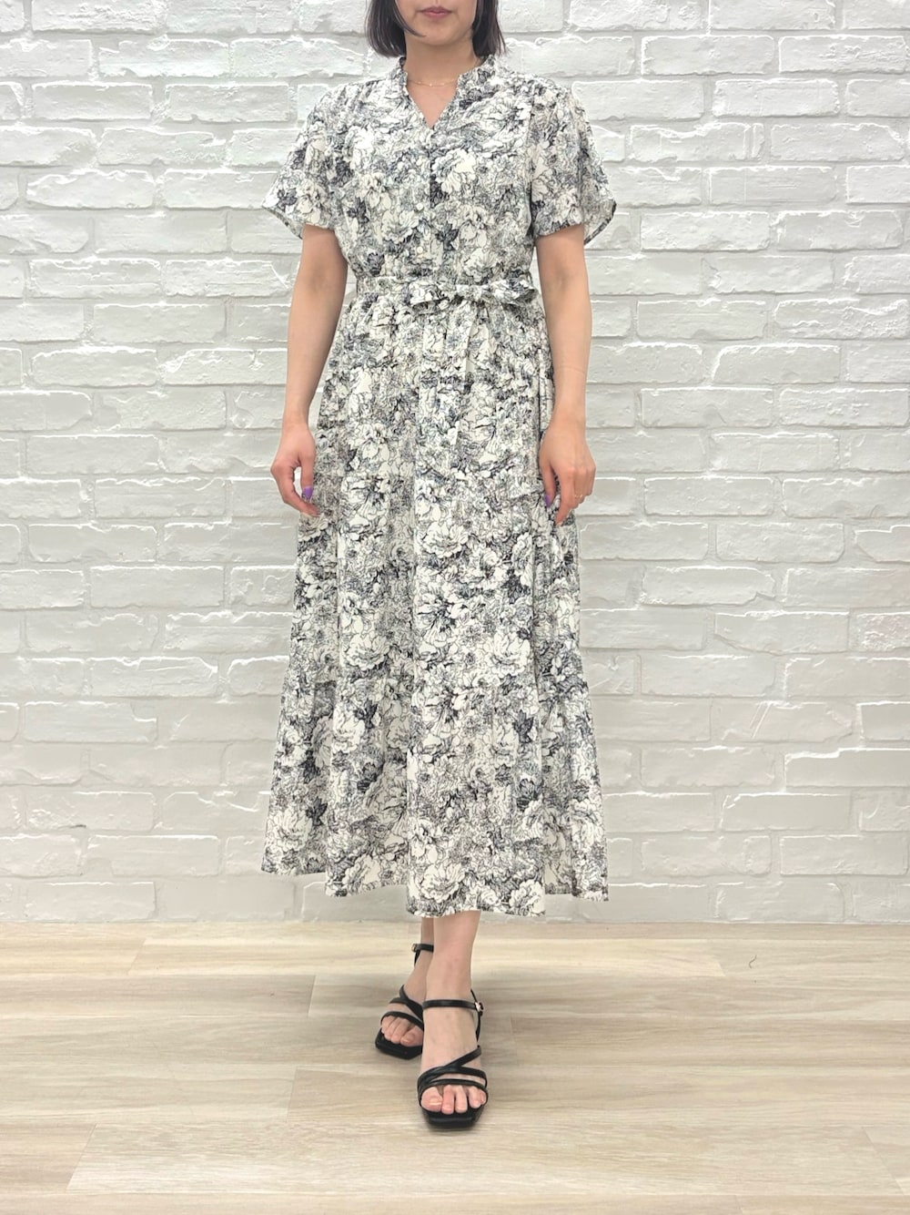 「ミッシュマッシュ、MISCH MASCH、mischmasch、低身長、高身長、150cm台コーデ、156cm、キレイめ、フェミニン、ワンピース、ティアード、夏コーデ」｜「MISCH MASCHのZOZO限定 2025春夏新作 ティアードワンピース（ワンピース、ホワイト系）」を使った、MISCHMASCH ECさん（レディース・156cm）の春コーディネートの1枚目の写真