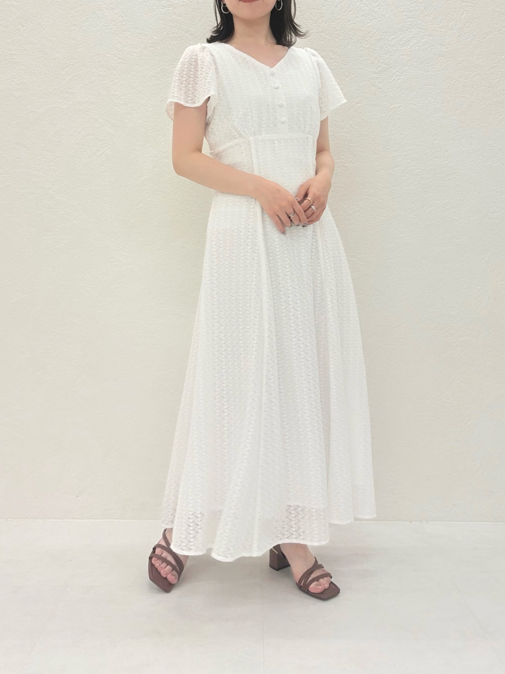 「ミッシュマッシュ、MISCH MASCH、mischmasch、キレイめ、フェミニン、ワンピース、低身長、低身長コーデ、150cm台コーデ、150cm、夏コーデ、夏、ホワイト」｜「MISCH MASCHの2025春夏新作 バルファス風レースワンピース（ワンピース、ホワイト系）」を使った、MISCHMASCH ECさん（レディース・150cm）の夏コーディネートの1枚目の写真