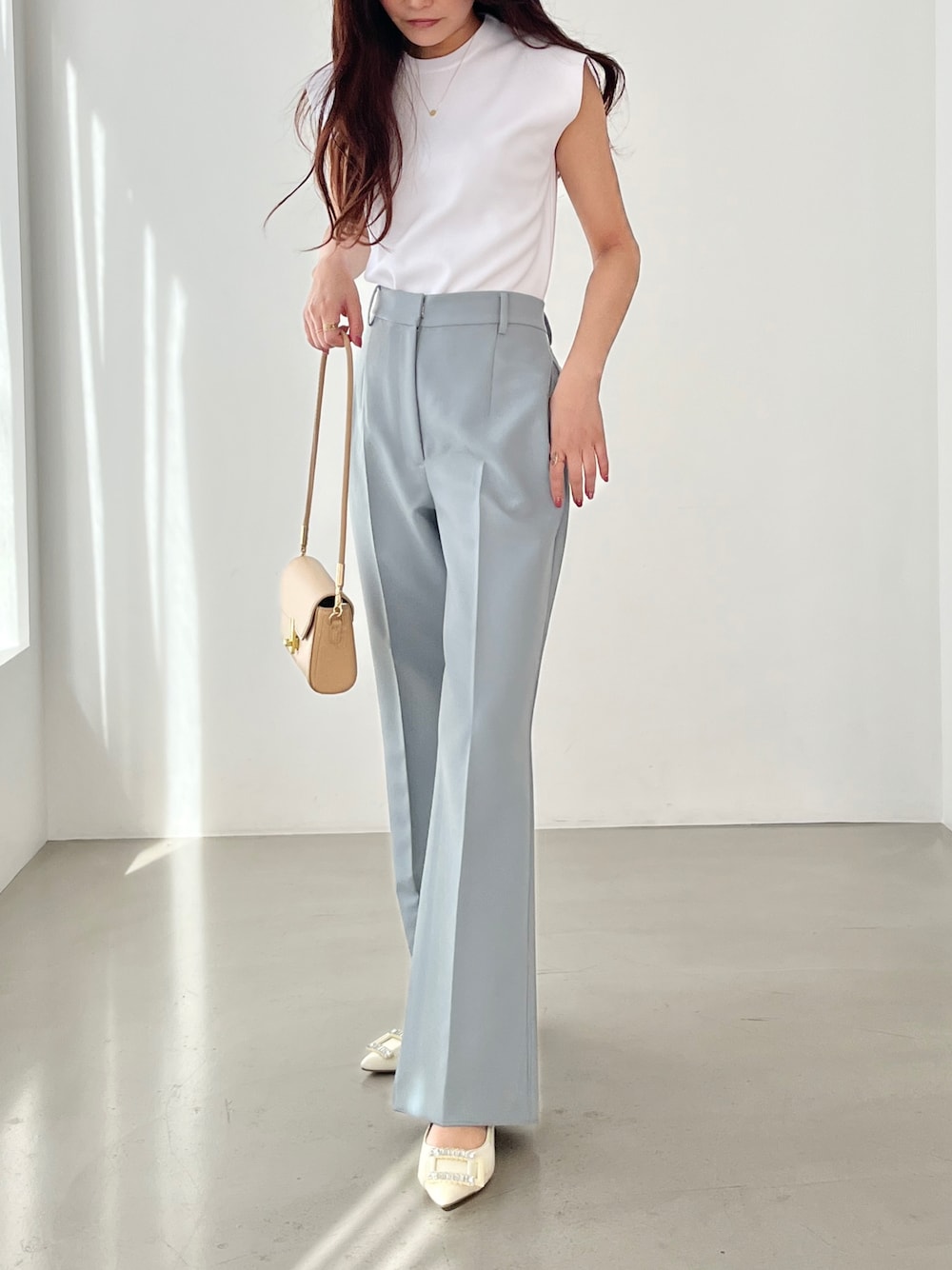 「ミッシュマッシュ、MISCH MASCH、mischmasch、高身長、高身長女子、高身長コーデ、160cm、160cm台コーデ、フレアパンツ、きれいめカジュアル、キレイめ」｜「MISCH MASCHのWEB限定 2025春夏新作 フレアカットタックパンツ（その他パンツ、グリーン系）」を使った、MISCHMASCH ECさん（レディース・160cm）の春コーディネートの1枚目の写真