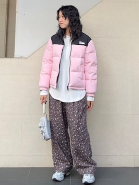 「アイテム（ダウンジャケット/コート、ピンク系）」を使った、矢内さん（レディース・161cm）の秋コーディネート