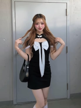 「ALLuRing ChaRm（アリュリングチャーム）のCutout Big Ribbon Mini Dress / カットアウトビッグリボンミニワンピース カップ付（ワンピース、ブラック系）」を使った、ichikaさん（レディース・158cm）の夏コーディネート