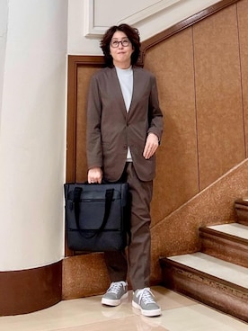 「TAKEO KIKUCHI（タケオキクチ）の【ON／OFF兼用】CARREMANファブリック ノーカラージャケット（ノーカラージャケット、ブラウン系）」を使った、のぐみさん（メンズ・155cm）の春コーディネート