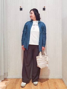 「SHOO・LA・RUE（シューラルー）の【UV/体型カバー/S-LL/綿100%】優しく透ける 柔らかシアーデニムシャツ（シャツ/ブラウス、ブルー系）」を使った、kotomiさん（レディース・160cm）の春コーディネート