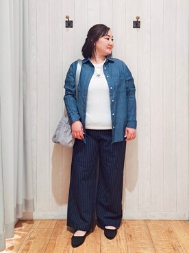 「SHOO・LA・RUE（シューラルー）の【UV/体型カバー/S-LL/綿100%】優しく透ける 柔らかシアーデニムシャツ（シャツ/ブラウス、ブルー系）」を使った、kotomiさん（レディース・160cm）の春コーディネート