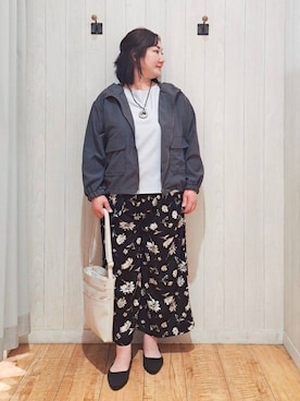 「SHOO・LA・RUE（シューラルー）の【S-LL/UV】シルエット変化を楽しめる シアーフーディーブルゾン（ブルゾン、グレー系）」を使った、kotomiさん（レディース・160cm）の春コーディネート