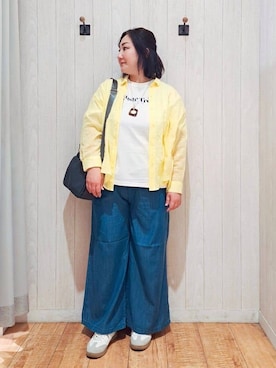 「SHOO・LA・RUE（シューラルー）の【体型カバー】着心地柔らか ゆるシルエットシャツ（シャツ/ブラウス、イエロー系）」を使った、kotomiさん（レディース・160cm）の春コーディネート