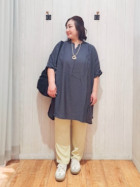 「SHOO・LA・RUE（シューラルー）の【ひんやり/洗濯機可/体型カバー/S-LL】動くたび揺れる落ち感が魅力 スキッパーチュニックワンピース（チュニック、グレー系）」を使った、kotomiさん（レディース・160cm）の春コーディネート