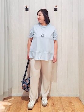 「SHOO・LA・RUE（シューラルー）の【ひんやり/UV/抗菌防臭】体型カバーも叶う　裾切り替えAライントップス（Tシャツ/カットソー、ブルー系）」を使った、kotomiさん（レディース・160cm）の春コーディネート