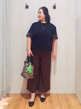「SHOO・LA・RUE（シューラルー）の【洗濯機可/ひんやり/体型カバー/S-LL】レース使いがポイント デザインTシャツ（Tシャツ/カットソー、ブラック系）」を使った、kotomiさん（レディース・160cm）の春コーディネート