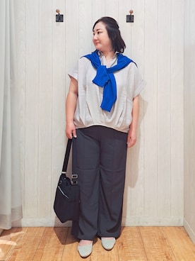 「SHOO・LA・RUE（シューラルー）の【洗濯機可/ひんやり/UV】さらっとしたタッチが心地よい ショート丈 Vネックカーディガン（カーディガン/ボレロ、ブルー系）」を使った、kotomiさん（レディース・160cm）の春コーディネート