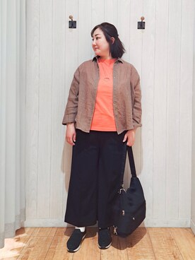 「SHOO・LA・RUE（シューラルー）の【体型カバー】着心地柔らか ゆるシルエットシャツ（シャツ/ブラウス、ブラウン系）」を使った、kotomiさん（レディース・160cm）の春コーディネート
