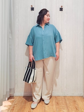 「SHOO・LA・RUE（シューラルー）の【洗濯後しわになりにくい/体型カバー】大人の抜け感 ポンチョ風ゆったりカラーシャツ（シャツ/ブラウス、グリーン系）」を使った、kotomiさん（レディース・160cm）の春コーディネート