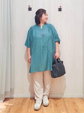 「SHOO・LA・RUE（シューラルー）の【ひんやり/洗濯機可/体型カバー/S-LL】動くたび揺れる落ち感が魅力 スキッパーチュニックワンピース（チュニック、グリーン系）」を使った、kotomiさん（レディース・160cm）の春コーディネート