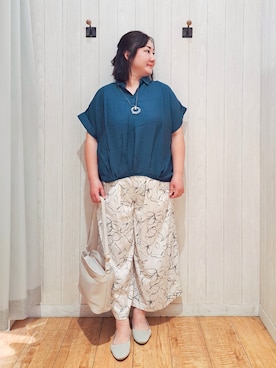 「SHOO・LA・RUE（シューラルー）の【ひんやり】裾タックスキッパーシャツ（シャツ/ブラウス、ブルー系）」を使った、kotomiさん（レディース・160cm）の春コーディネート