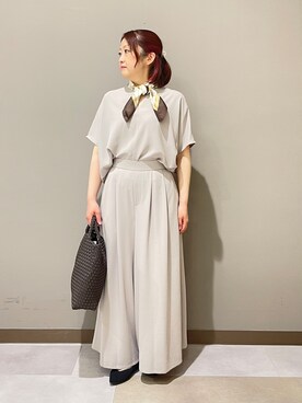 「UNTITLED（アンタイトル）の【古畑星夏さん着用/接触冷感/はっ水/遮熱】リラクミスト キーVネックブラウス（シャツ/ブラウス、ベージュ系）」を使った、Tomoさん（レディース・153cm）の春コーディネート
