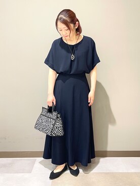「UNTITLED（アンタイトル）の【古畑星夏さん着用/接触冷感/はっ水/遮熱】リラクミスト 前後2WAYブラウス（シャツ/ブラウス、ブルー系）」を使った、Tomoさん（レディース・153cm）の春コーディネート
