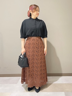 「UNTITLED（アンタイトル）の【接触冷感/通気性/洗える】スタンドカラーフリルブラウス（シャツ/ブラウス、ブラック系）」を使った、Tomoさん（レディース・153cm）の夏コーディネート