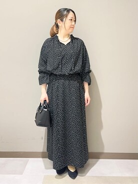 「UNTITLED（アンタイトル）の【洗える/セットアップ可】ランダムドットブラウス（シャツ/ブラウス、ブラック系）」を使った、Tomoさん（レディース・153cm）の春コーディネート