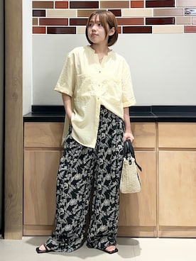 「THE SHOP TK （ザ ショップ ティーケー ）の【M-XL/二の腕カバー】ダブルポケット金ボタン 5分袖シャツ（シャツ/ブラウス、イエロー系）」を使った、かのさん（レディース・147cm）の春コーディネート