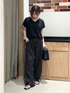 「THE SHOP TK （ザ ショップ ティーケー ）の【さらっとタッチ】風通しのいい Vネックサマーニット（ニット/セーター、ブラック系）」を使った、かのさん（レディース・147cm）の夏コーディネート