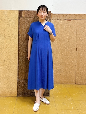 「INDIVI（インディヴィ）の【洗える】無地＆チェーン柄 シャーリングサッカーワンピース（ワンピース、ブルー系）」を使った、hattoriさん（レディース・152cm）の春コーディネート