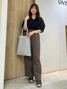 「UNTITLED（アンタイトル）の【洗える】シアーVネックブラウス（シャツ/ブラウス、ブラック系）」を使った、KAHOさん（レディース・149cm）の夏コーディネート