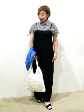 「SHOO・LA・RUE（シューラルー）の【S-LL/ひんやり】後ろ姿も抜かりなく インせず着られる バックギャザーシャツ（シャツ/ブラウス、ブラック系）」を使った、Ricoさん（レディース・155cm）の春コーディネート