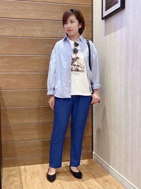 「SHOO・LA・RUE（シューラルー）の【洗える】バックギャザーがポイント 綿ワッシャー前開きシャツ（シャツ/ブラウス、ブルー系）」を使った、きょんさん（レディース・163cm）の春コーディネート