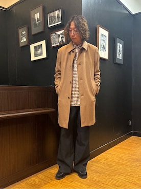 「TAKEO KIKUCHI（タケオキクチ）のカシミヤブレンド ビーバー調ステンカラーコート（ステンカラーコート、ブラウン系）」を使った、おーのさん（メンズ・176cm）の秋コーディネート