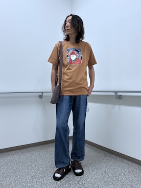 「TAKEO KIKUCHI（タケオキクチ）のポートレートアートＴシャツ（Tシャツ/カットソー、オレンジ系）」を使った、おーのさん（メンズ・176cm）の夏コーディネート
