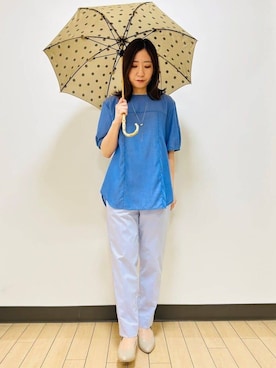 「アイテム（長傘、ベージュ系）」を使った、miiirefさん（レディース・153cm）の夏コーディネート