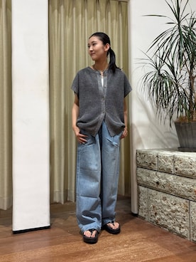 「URBAN RESEARCH DOORS（アーバンリサーチドアーズ）の『洗濯可/UVカット』『UR TECH』Aircare2WAYニットベスト（ベスト、グレー系）」を使った、優 月さん（レディース・156cm）の夏コーディネート