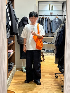 「EKAL（エカル）の『UR TECH/撥水/UVカット』ナイロンタッサーメッシュトラウザー（その他パンツ、ブルー系）」を使った、尾堂さん（メンズ・173cm）の夏コーディネート