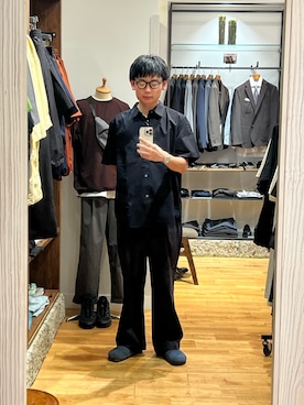 「URBAN RESEARCH DOORS（アーバンリサーチドアーズ）のFORK&SPOON　クリンクルショートスリーブシャツ（シャツ/ブラウス、ブラック系）」を使った、尾堂さん（メンズ・173cm）の春コーディネート
