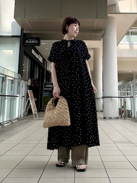 「URBAN RESEARCH DOORS（アーバンリサーチドアーズ）のリネンリヨセルドットワンピース（ワンピース、ブラック系）」を使った、まついさん（レディース・162cm）の夏コーディネート