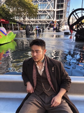 「YSL（ワイエスエル）のアイテム（スラックス、グレー系）」を使った、kueiyenさん（メンズ・176cm）の秋コーディネート