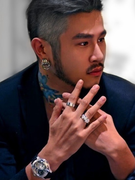 「PIAGET（ピアジェ）のアイテム（腕時計、ブラック系）」を使った、kueiyenさん（メンズ・176cm）の秋コーディネート