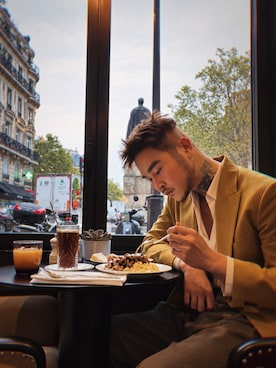 「LOUIS VUITTON（ルイヴィトン）のアイテム（シャツ/ブラウス、ホワイト系）」を使った、kueiyenさん（メンズ・176cm）の秋コーディネート