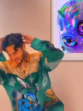 「LOUIS VUITTON（ルイヴィトン）のアイテム（シャツ/ブラウス、グリーン系）」を使った、kueiyenさん（メンズ・176cm）の秋コーディネート