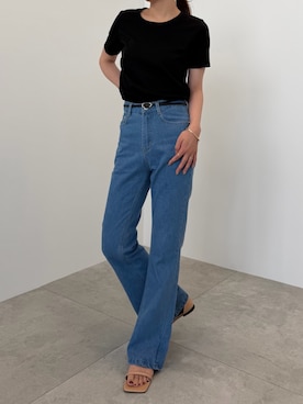 「Olume （オリュム）のセミフレアデニムパンツ（デニムパンツ、ブルー系）」を使った、Prompdoさん（レディース・163cm）の夏コーディネート