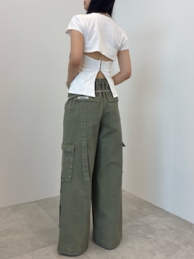 「SOEMIN（ソミン）のMilitary cargo pants／ミリタリーカーゴワイドパンツ（カーゴパンツ、グリーン系）」を使った、Prompdoさん（レディース・163cm）の夏コーディネート