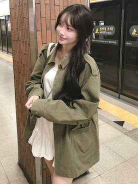 「BEIDELLI（ベイデリー）のアイテム（ジャケット/アウター、グリーン系）」を使った、愛さん（レディース・165cm）の秋コーディネート