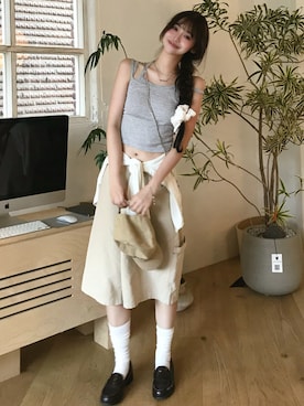 「BEIDELLI（ベイデリー）のアイテム（パンツ、ベージュ系）」を使った、愛さん（レディース・165cm）の秋コーディネート