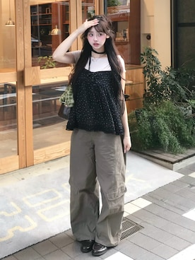 「nyunyuのアイテム（パンツ、グリーン系）」を使った、愛さん（レディース・165cm）の秋コーディネート