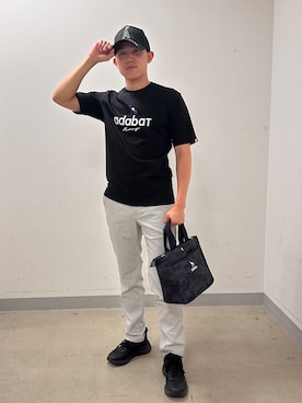 「adabat（アダバット）の【ADABAT NAVY】接触冷感/抗菌防臭/消臭 アイスクリアコットン半袖ロゴT（Tシャツ/カットソー、ブラック系）」を使った、西岡琉偉さんの夏コーディネート