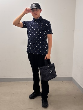 「adabat（アダバット）の【ADABAT NAVY】モノグラムサッカー半袖ポロシャツ（ポロシャツ、ブルー系）」を使った、西岡琉偉さんの夏コーディネート
