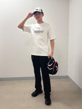 「adabat（アダバット）の【ADABAT NAVY】接触冷感/抗菌防臭/消臭 アイスクリアコットン半袖ロゴT（Tシャツ/カットソー、ホワイト系）」を使った、西岡琉偉さんの夏コーディネート