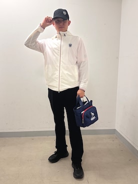 「adabat（アダバット）の【ADABAT NAVY】撥水ナイロンジップフーディ（ブルゾン、ホワイト系）」を使った、西岡琉偉さんの夏コーディネート